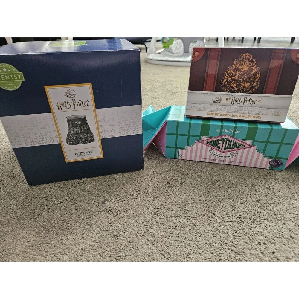 Scentsy Hogwarts Warmer and Hogwarts Houses  & Honeydukes  Wax Collection NIB